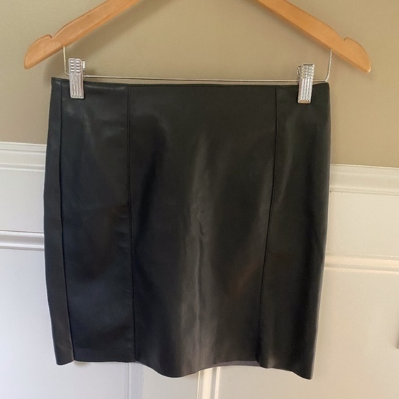H&M Vegan Black Mini Skirt 4 - Picture 1 of 7